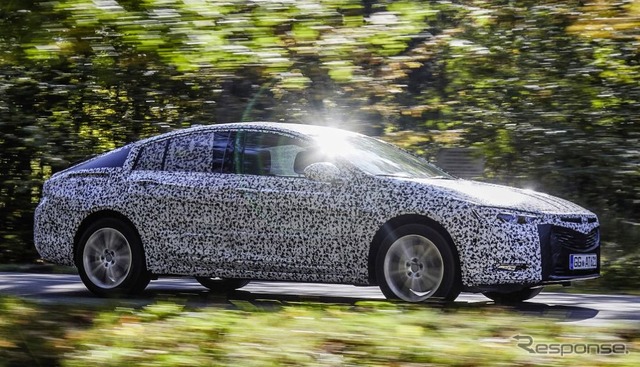 オペル インシグニア次期型の開発プロトタイプ車
