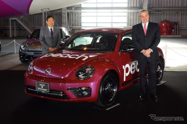VWのティル・シェア代表取締役(右)とピーチの井上慎一代表取締役