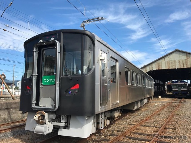 一畑電車のデハ7000系。86年ぶりとなる新車導入を記念して11月20日は全線終日無料となる。
