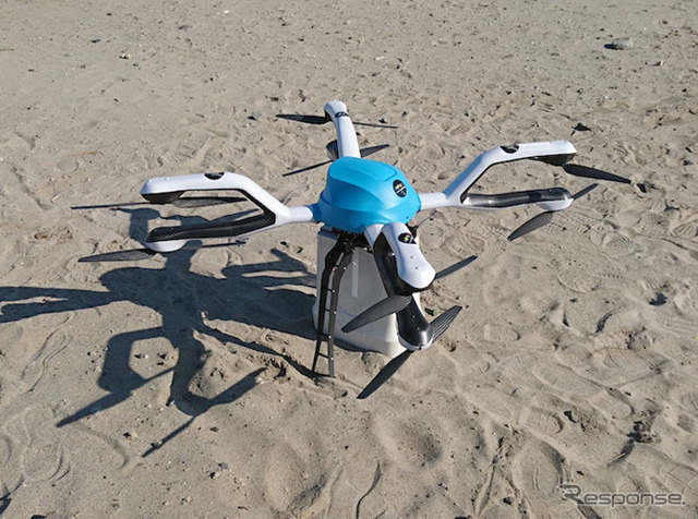 高出力スピーカーを搭載した大型ドローン