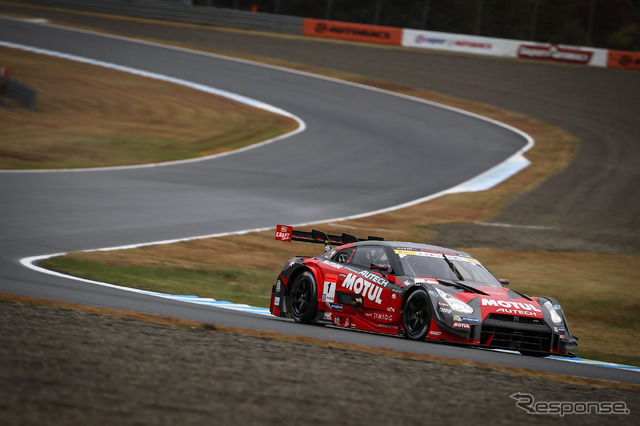 目下GT500クラスのポイントリーダー、3連覇を目指す#1 GT-R。