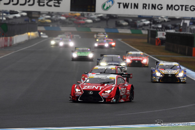 現在GT500ドライバーズランク3位の#38 RC F。