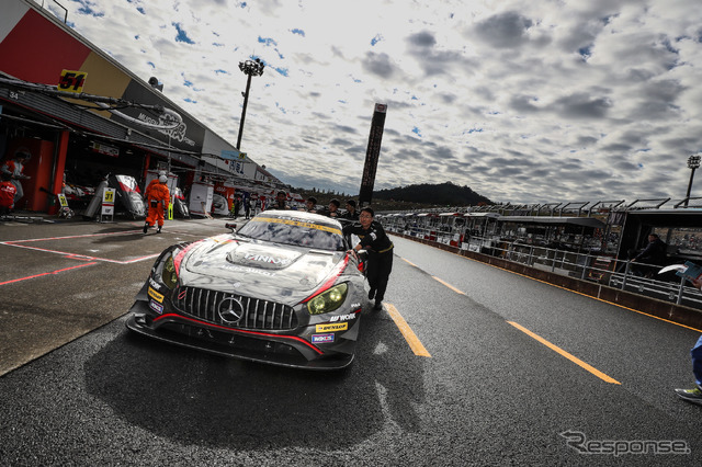 GT300の第3戦ポールポジションは#11 メルセデス。