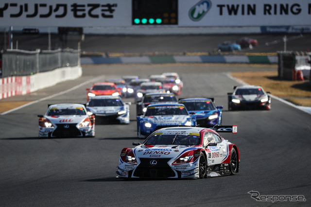 決勝2位の#39 RC F。