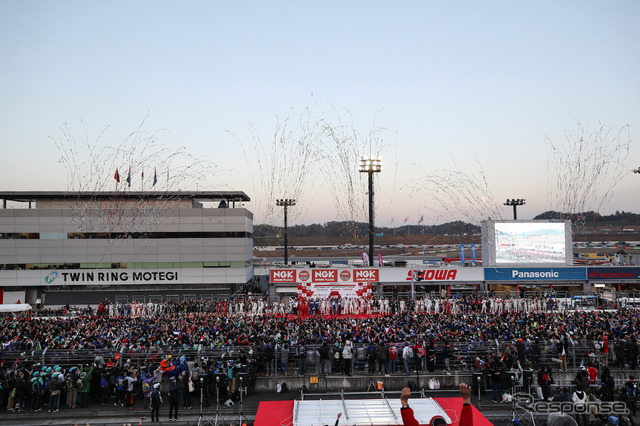 レース後にはグランドフィナーレも実施された。日曜の観客数は36000人(土曜23500人)。