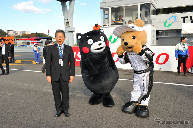 サーキットを駆け回る「くまモン」