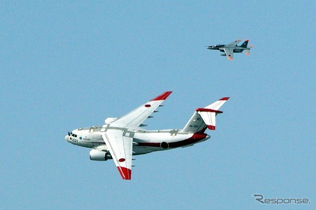 この日のチェイス機はT-4。先に離陸して、後方から追いかけていくスタイル。
