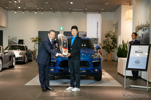 ポルシェジャパン 七五三木敏幸社長(左)とキム・キョンテ選手