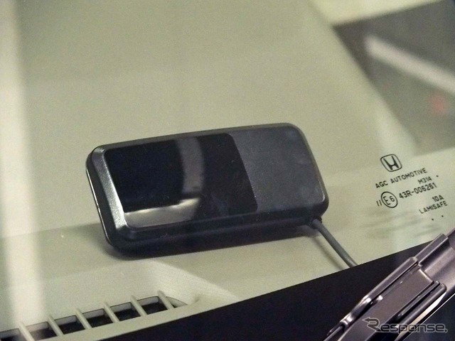 「高度化光ビーコン」に対応したレシーバー。VICSの光ビーコンとしても使える