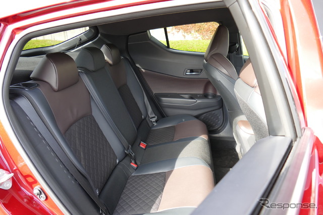 トヨタ C-HR S-T(プロトタイプ)