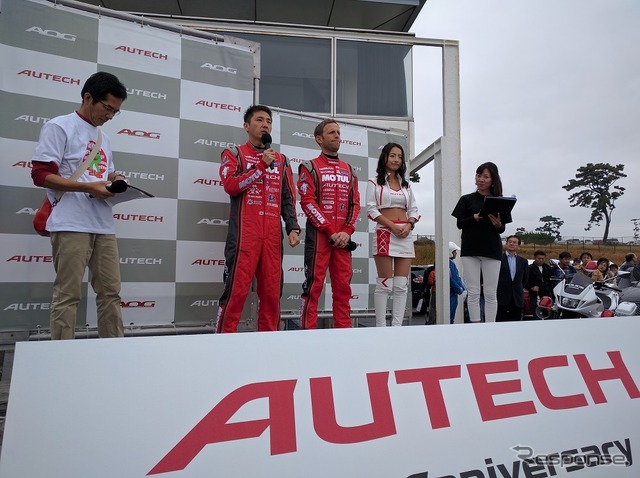 AOG湘南里帰りミーティング2016。ゲストは2016年モチュールオーテックGT‐Rのドライバー松田選手とロニー選手。オーテックレースクイーンの菅野麻友さん。ロニー選手はようやく来ることができてうれしいと話した。