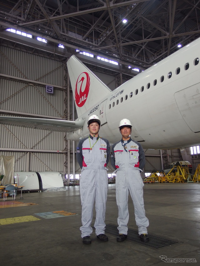 中村備士（向かって右）と金谷整備士