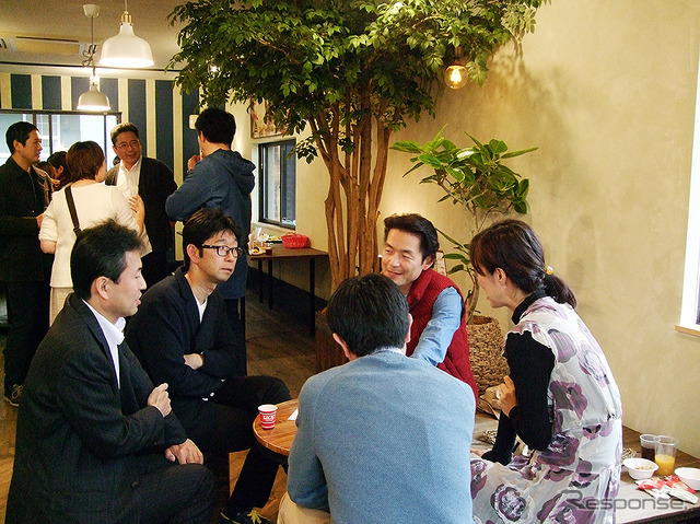 野田線車両基地の街、七光台にオープンした「Meet Up Under the Tree」初日のようす(11月23日)