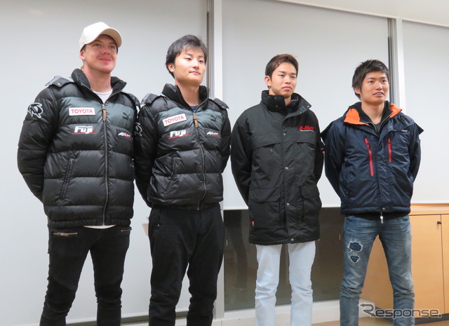 左からキャシディ、山下、佐々木、大嶋。