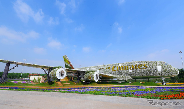 エミレーツ航空、花で覆われたA380実物大展示物を公開へ