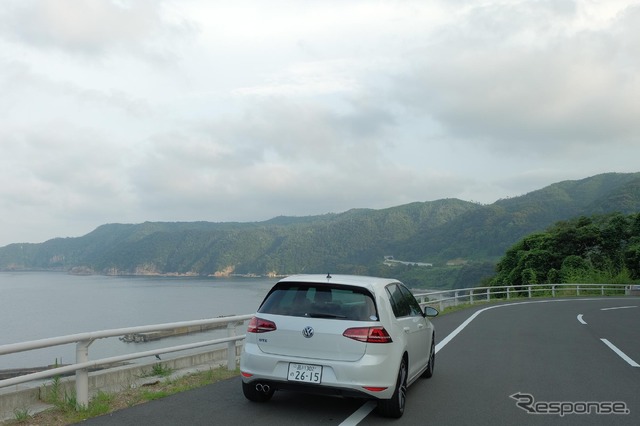 丹後半島北岸をドライブ中。道路改良が進んでおり、走りやすい区間が増えた。