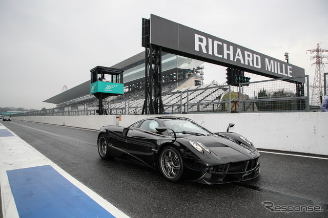 鈴鹿サウンド・オブ・エンジンで登場したパガーニのスーパーカー