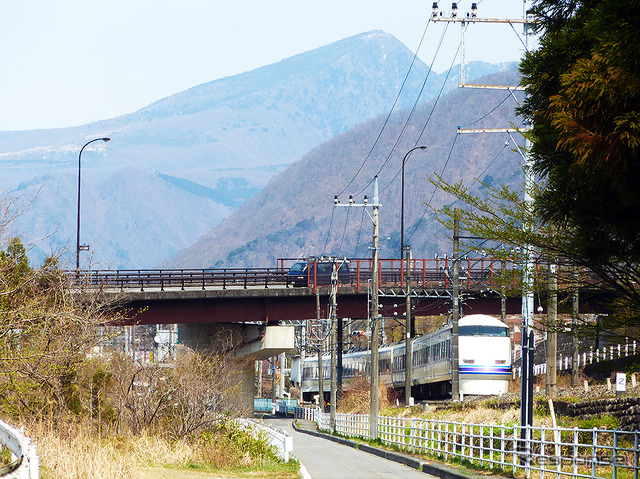 東武鬼怒川線は下今市～新藤原間を結んでいる。写真は鬼怒川線を走る特急スペーシア。