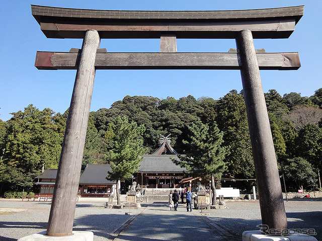 パワースポットとして女性たちが注目する物部神社