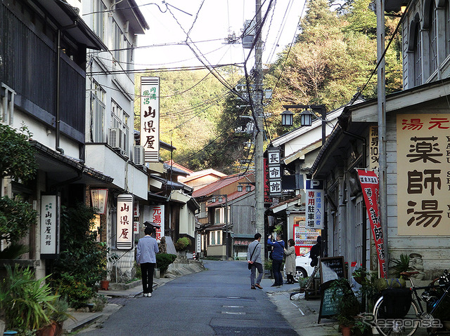 毛利氏支配の時代、石見銀山からの銀が積み出された街、温泉津。湯治場としてにぎわう