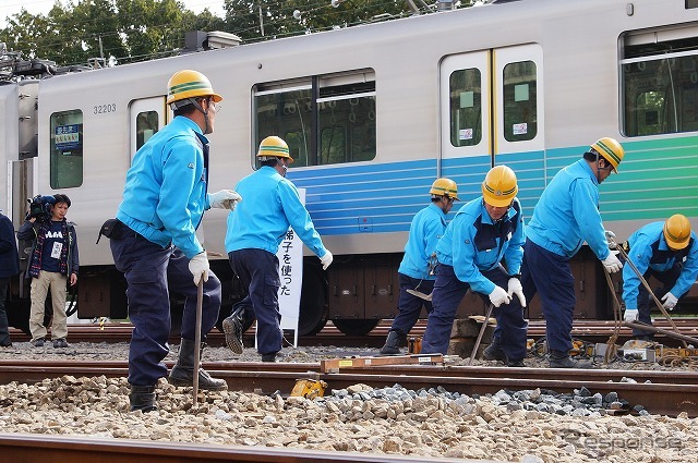 線路幅が規定に収まっているかどうかのチェックも並行して進める。