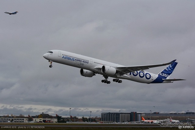 エアバスA350-1000初号機の初飛行