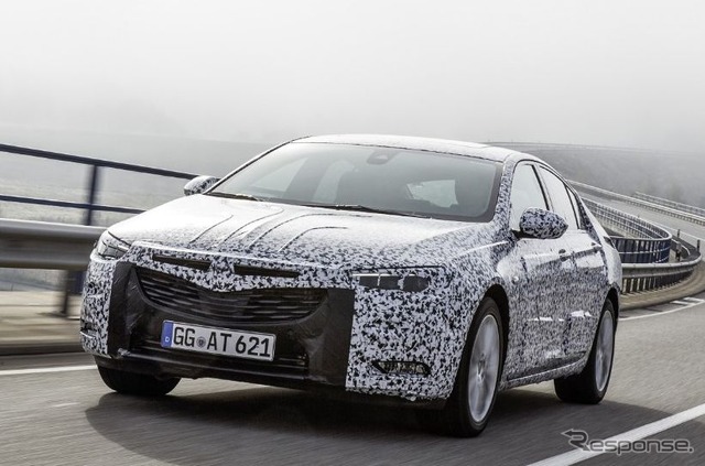 オペル インシグニア次期型の開発プロトタイプ車