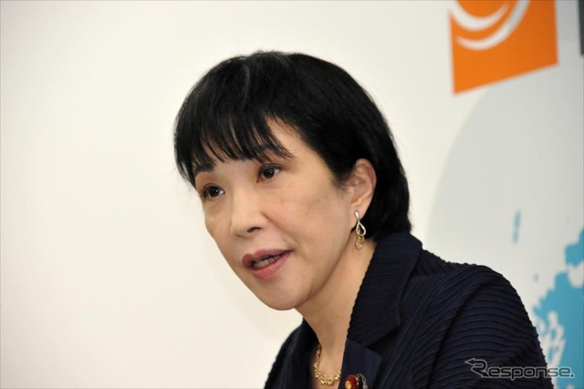 会見する高市早苗総務相(29日・霞が関)