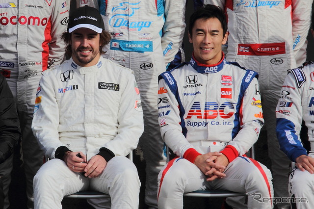 フェルナンド・アロンソ(左)と佐藤琢磨(右)