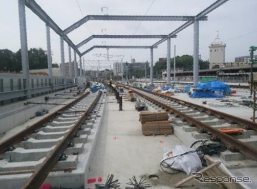 折尾駅の短絡線用の高架橋。当面は鹿児島本線の高架橋として暫定的に使用する。