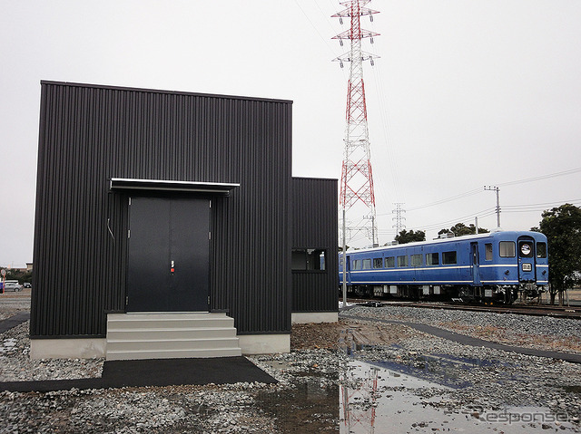 南栗橋車両管区(埼玉県久喜市)の東端、SL検修庫や試運転線