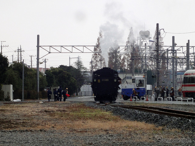 南栗橋車両管区(埼玉県久喜市)の東端、試運転線を走る蒸機C11形207号機