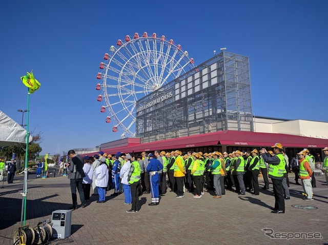 刈谷ハイウェイオアシスで交通安全の呼びかけ。