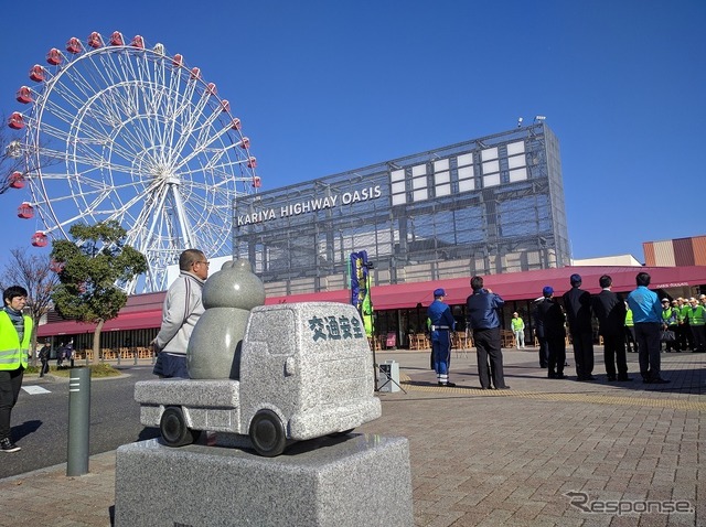 刈谷ハイウェイオアシスで交通安全の呼びかけ。