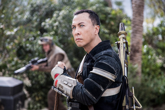 「フォースを信じる武術マスター」チアルート・イムウェ (ドニー・イェン)(C)2016 Lucasfilm Ltd. All Rights Reserved.
