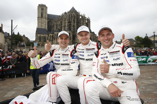 2015年のルマンで優勝した(左から)バンバー、ヒュルケンベルグ、タンディ。