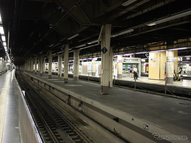 上野駅の13番線と14番線の間にある荷物ホーム(2015年8月)。『四季島』専用ホームとして再整備される。