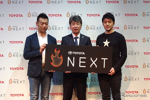 向かって右がイナモト氏。