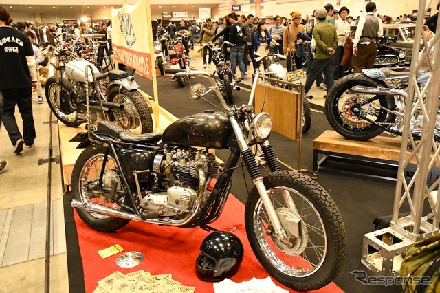 「MYSTICAL TRIUMPH CHOPPERS」と題し集合したヴァーチカルツインたち。