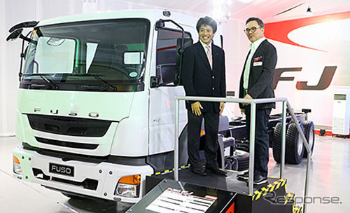 ミツビシ・モーターズ・フィリピンズ・コーポレーションの加藤芳明社長兼CEO(左)とDiamond Motor CorporationのGeorge Blaylock社長