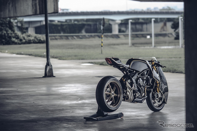 ROUGH CRAFTS『Ballistic Trident』、ベースモデルはMVアグスタ『ブルターレ800RR』。