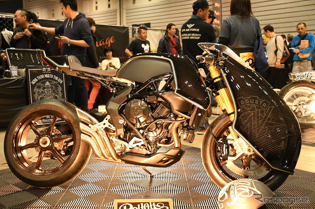 台湾のカスタムショップ『ROUGH CRAFTS（ラフ・クラフツ）』が手がけ、ヨコハマ・ホットロッドカスタムショー2016に出展した『Ballistic Trident』。ベースモデルはMVアグスタ『ブルターレ800RR』。