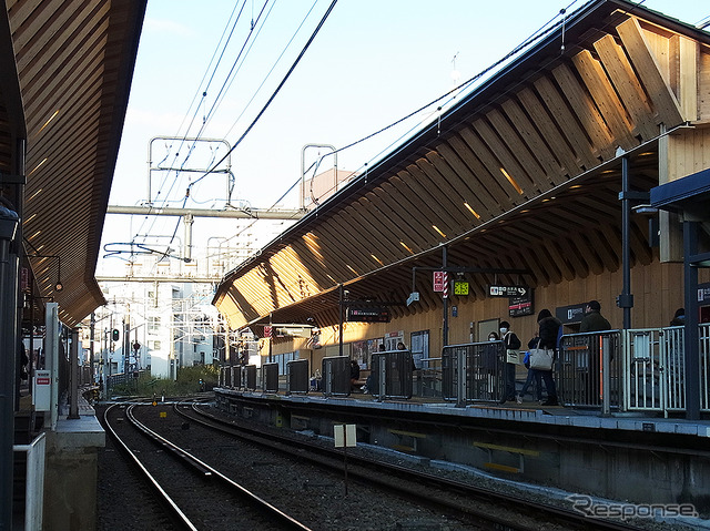 木材を積極的に使い改装した戸越銀座駅