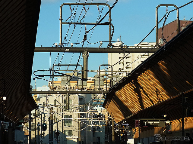 木材を積極的に使い改装した戸越銀座駅
