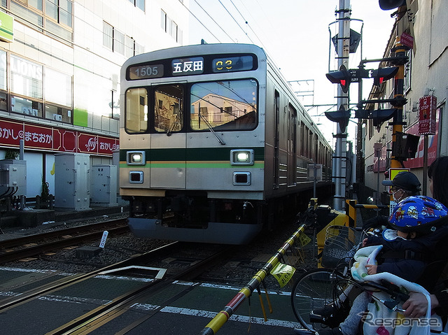 木材を積極的に使い改装した戸越銀座駅