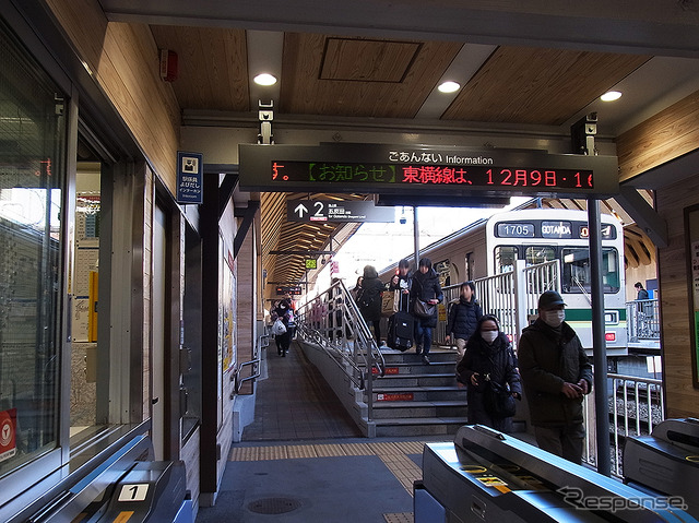 木材を積極的に使い改装した戸越銀座駅
