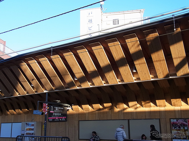 木材を積極的に使い改装した戸越銀座駅