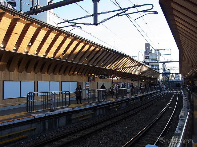 木材を積極的に使い改装した戸越銀座駅