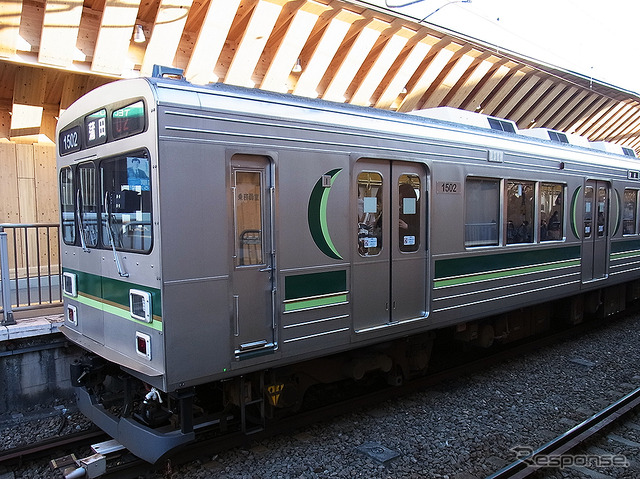 木材を積極的に使い改装した戸越銀座駅