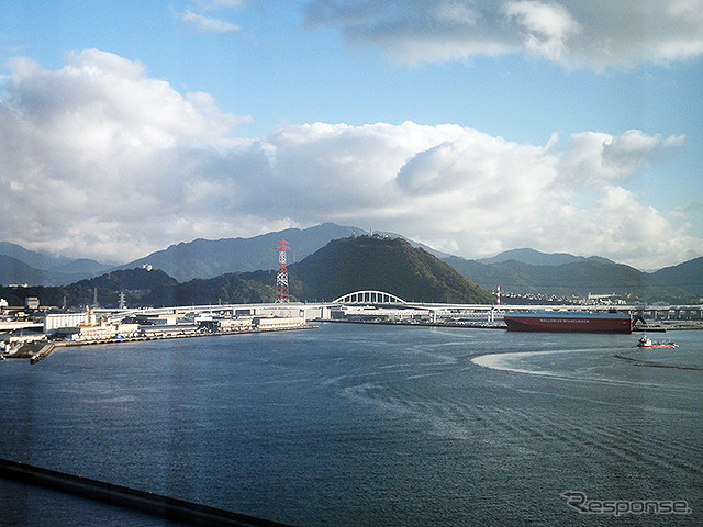 宇品島の海側に立つグランドプリンスホテル広島からの眺め（朝食）